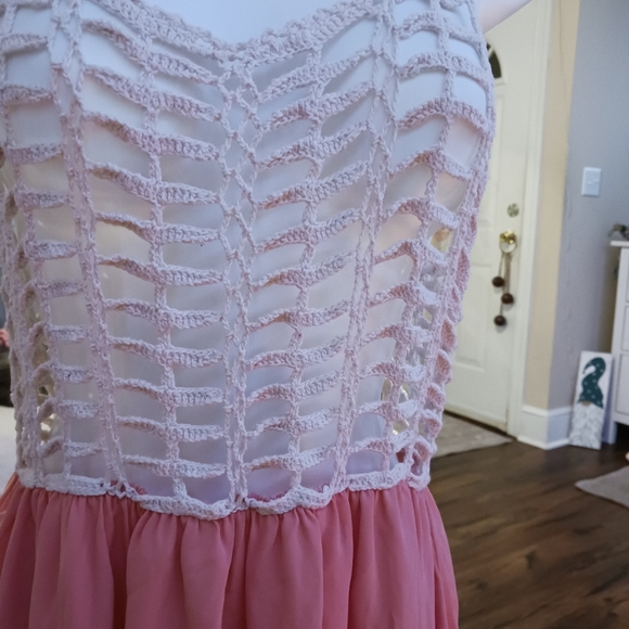 Hot and delicious mini dress with knit top and coral bottom. - Picture 2 of 3